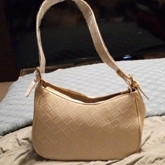 Source Unknown Handbags - Source Unknown Quilted Cream Shoulder Bag with Gold Hardware